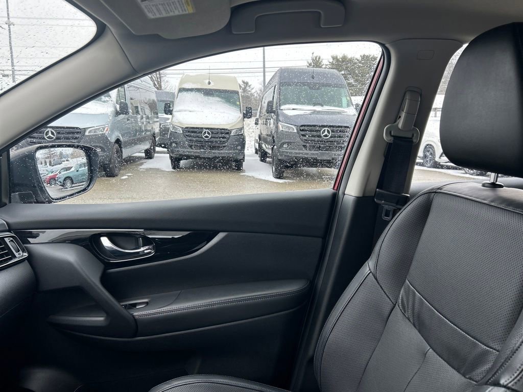 Used 2022 Nissan Rogue Sport SL w/ Premium Package image 16