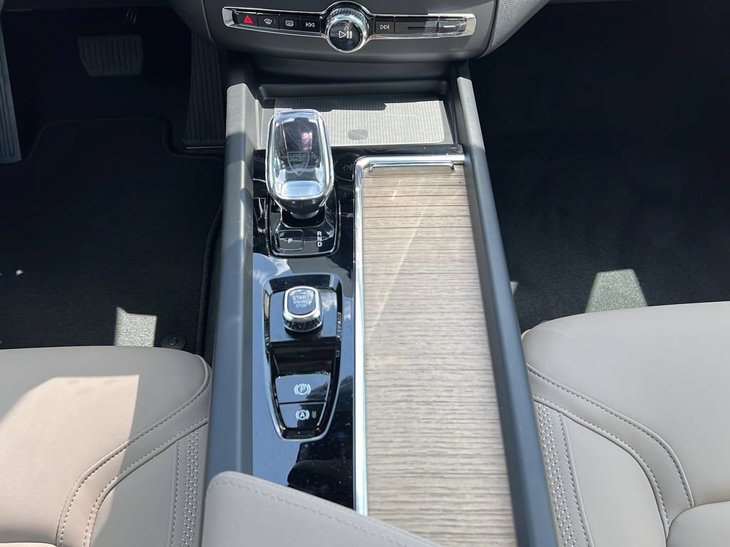 Certified 2026 Volvo XC60 B5 Core w/ Climate Package PRO AWD/4WD image 18