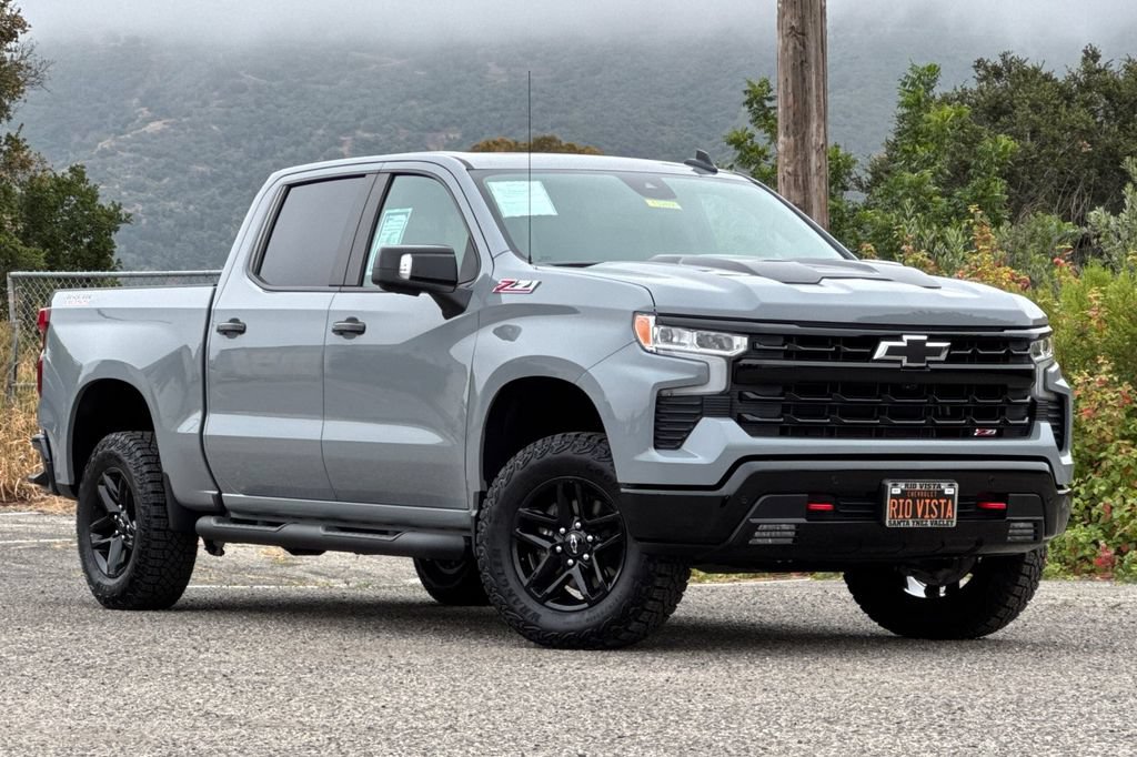 Used 2024 Chevrolet Silverado 1500 LT Trail Boss w/ LT Trail Boss Premium Package AWD/4WD image 2