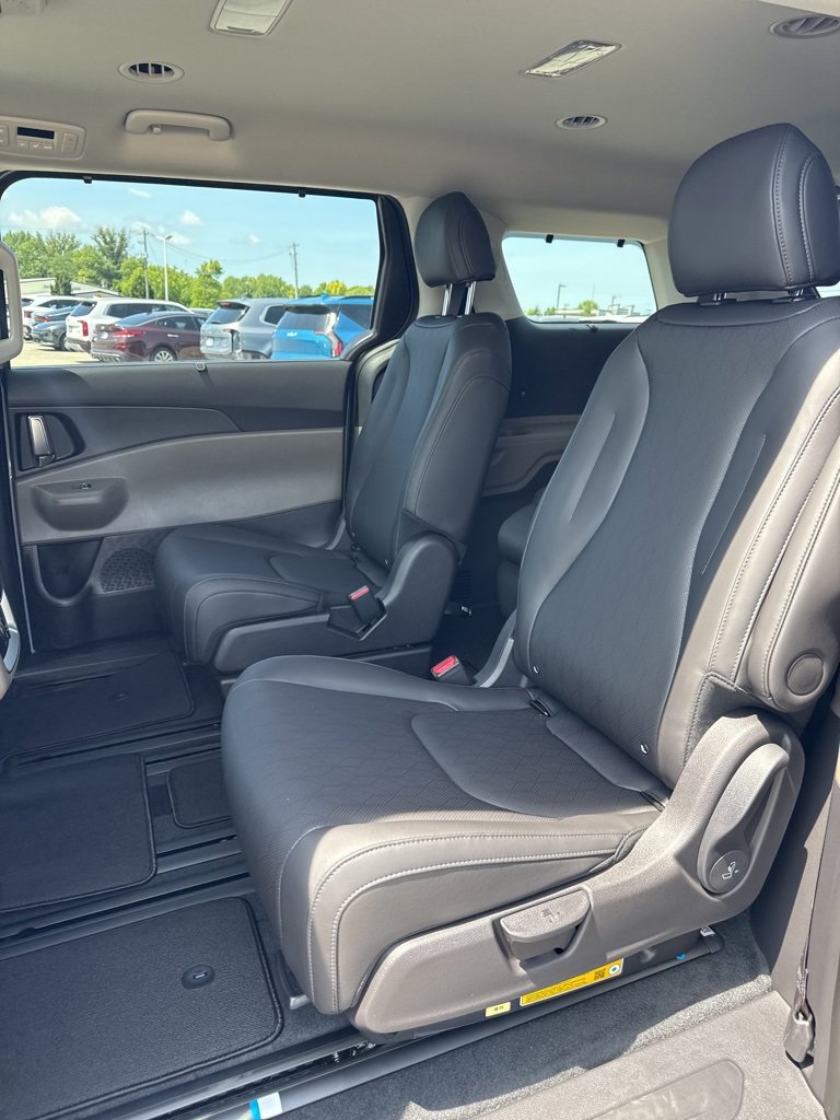 New 2026 Kia Carnival EX image 26