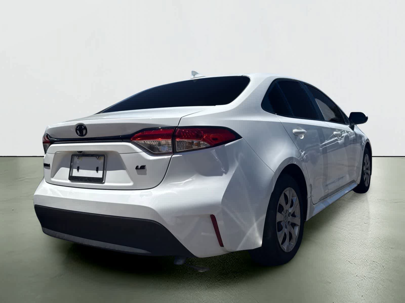 Used 2025 Toyota Corolla LE FWD image 4
