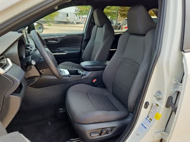 Used 2022 Toyota RAV4 SE AWD/4WD image 14