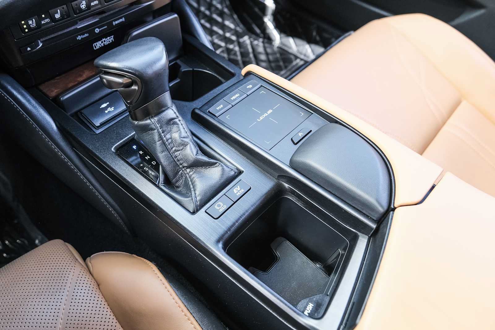 Used 2022 Lexus ES 300h Ultra Luxury w/ Accessory Package 2 FWD image 41