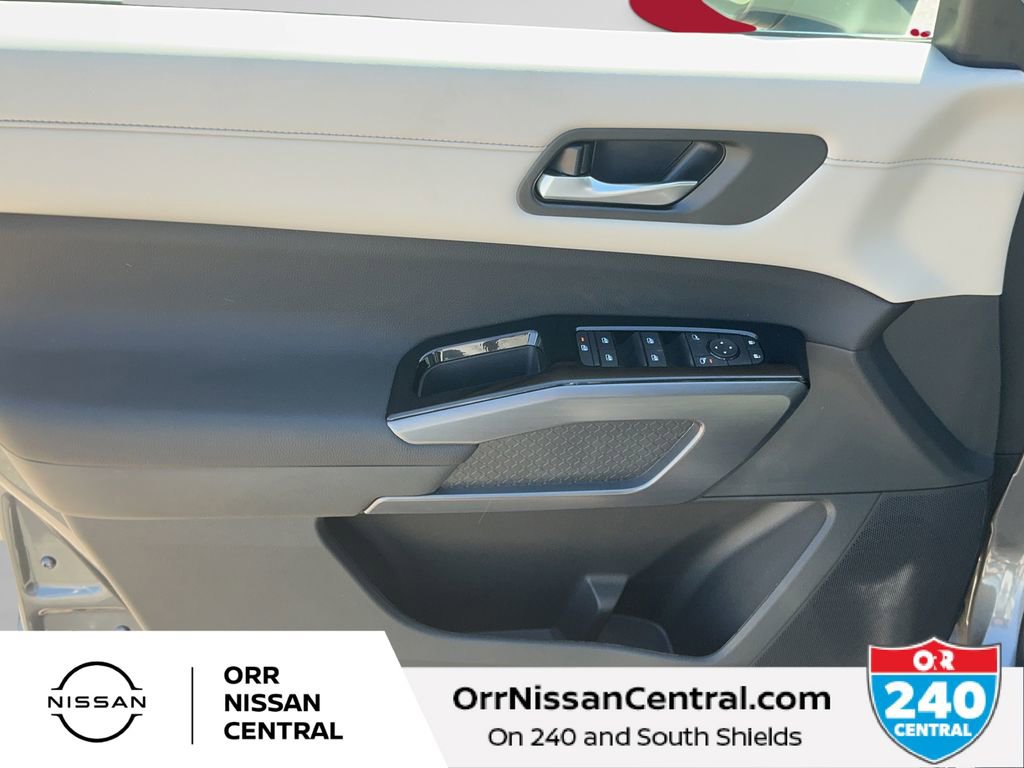 New 2026 Nissan Pathfinder SL image 16