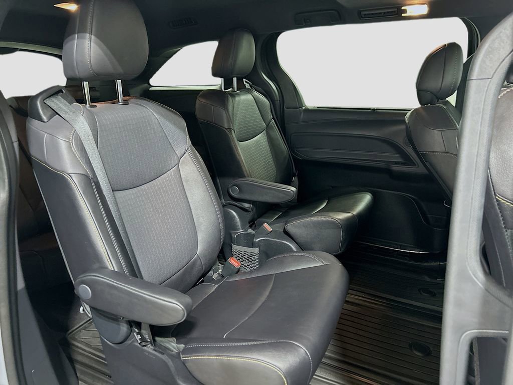 Used 2023 Toyota Sienna XLE Woodland Edition image 28