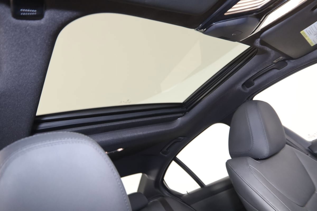 Used 2019 BMW 330i Sedan RWD image 11