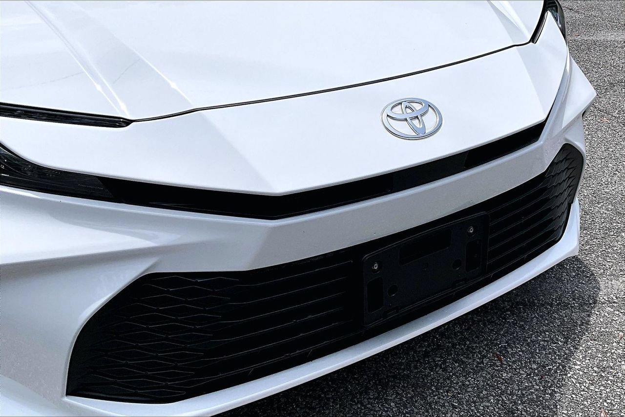 Used 2025 Toyota Camry LE FWD image 33
