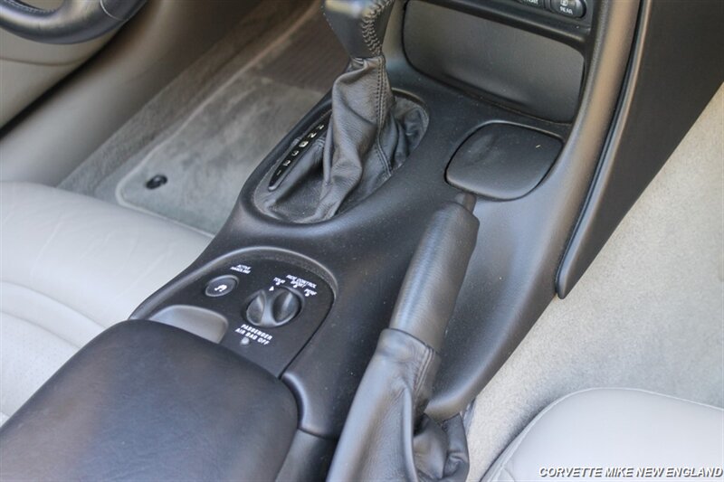 Used 2002 Chevrolet Corvette Coupe w/ Preferred Equipment Group2 RWD image 39