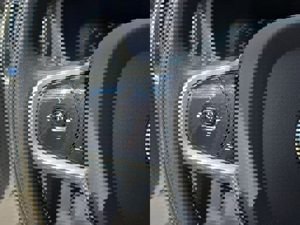 Certified 2022 Volvo V60 T5 Cross Country w/ Climate Package image 25