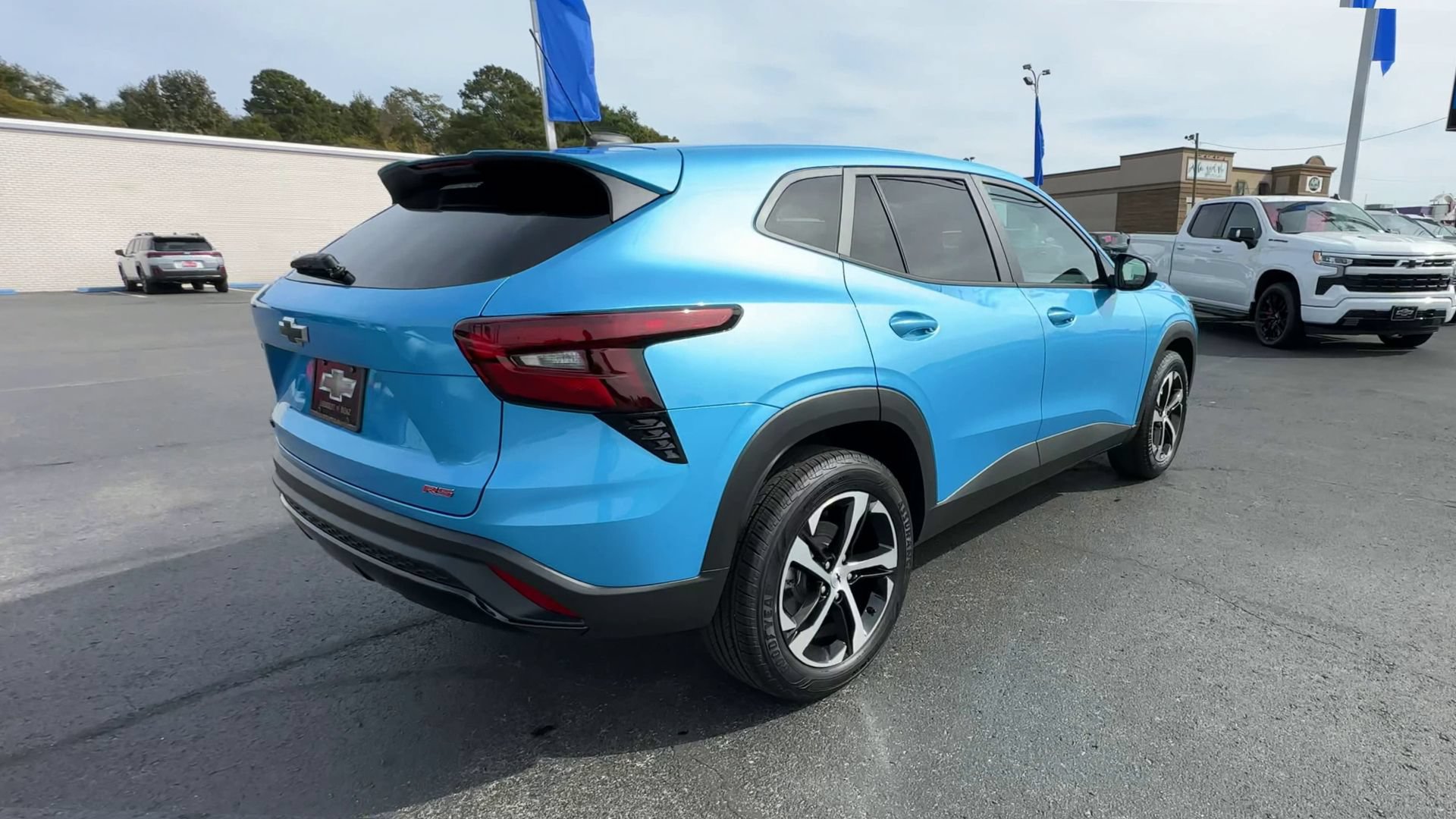 Used 2026 Chevrolet Trax RS w/ Sunroof Package FWD image 8