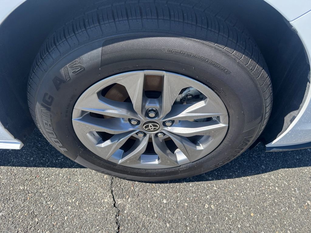 Used 2024 Toyota Sienna LE FWD image 21