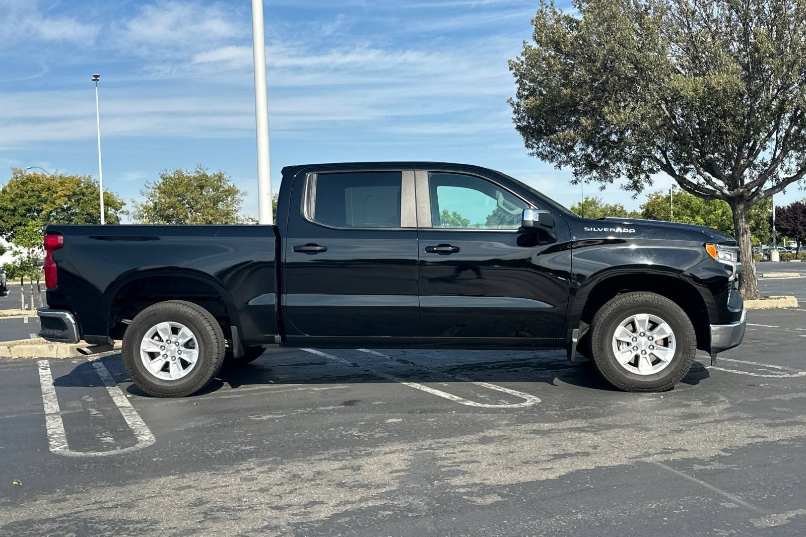 Used 2025 Chevrolet Silverado 1500 LT RWD image 3