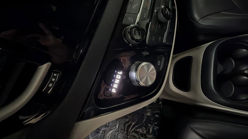 Used 2023 Chrysler Pacifica Touring-L image 17