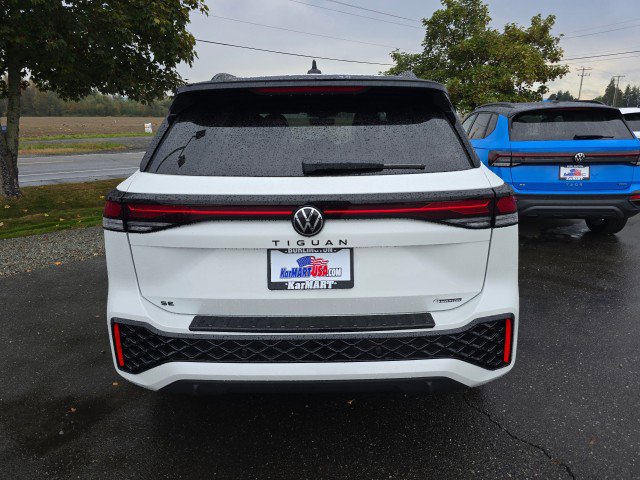 New 2025 Volkswagen Tiguan SE R-Line image 5