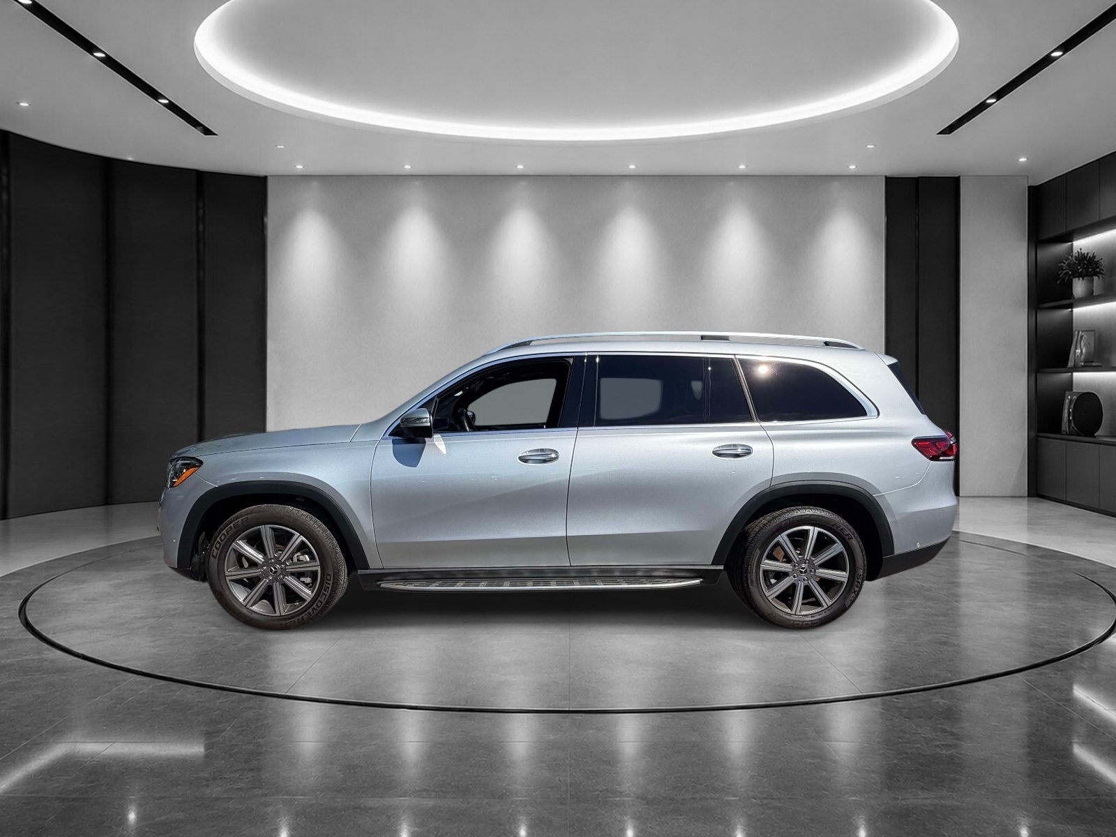 Used 2023 Mercedes-Benz GLS 450 4MATIC image 3