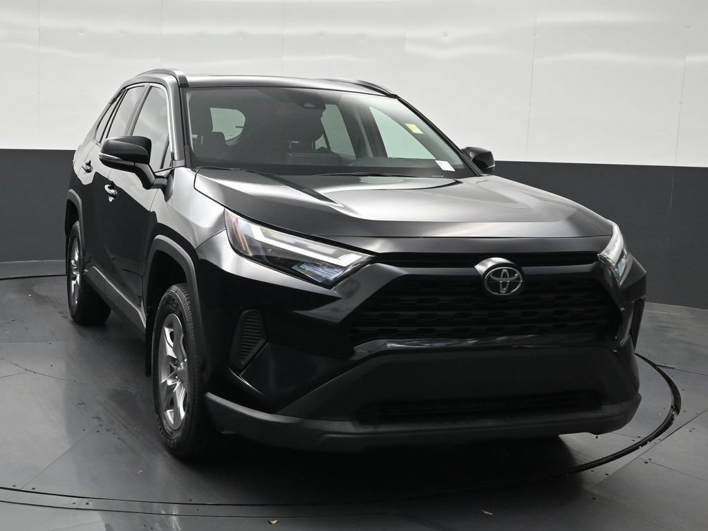 Used 2025 Toyota RAV4 XLE w/ Convenience Package FWD image 8