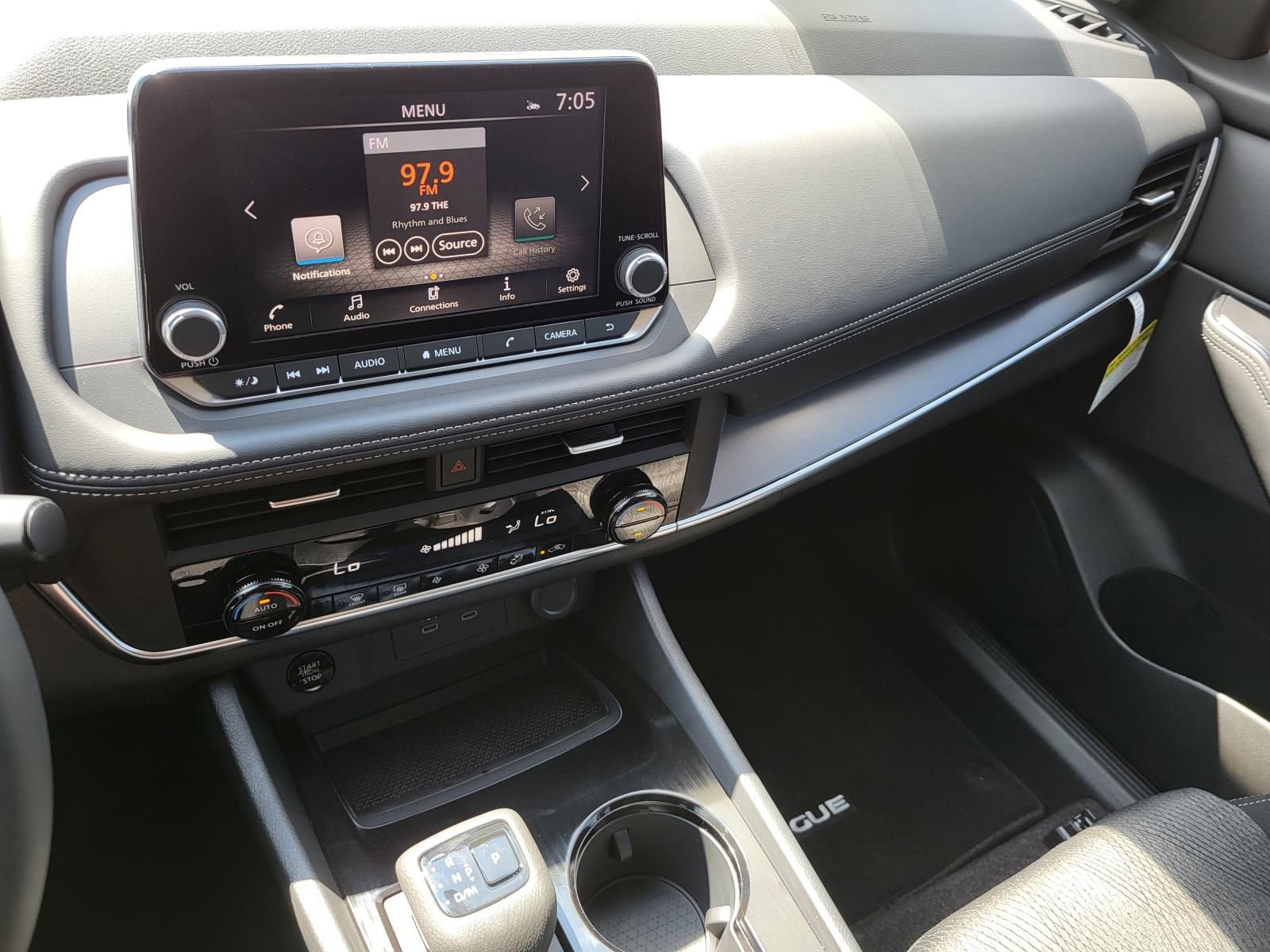 New 2026 Nissan Rogue SV image 3