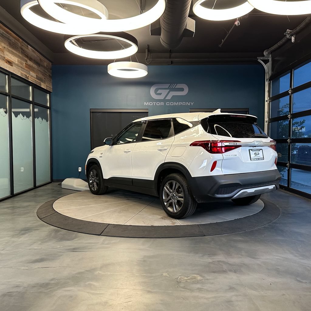 Used 2023 Kia Seltos LX AWD/4WD image 5
