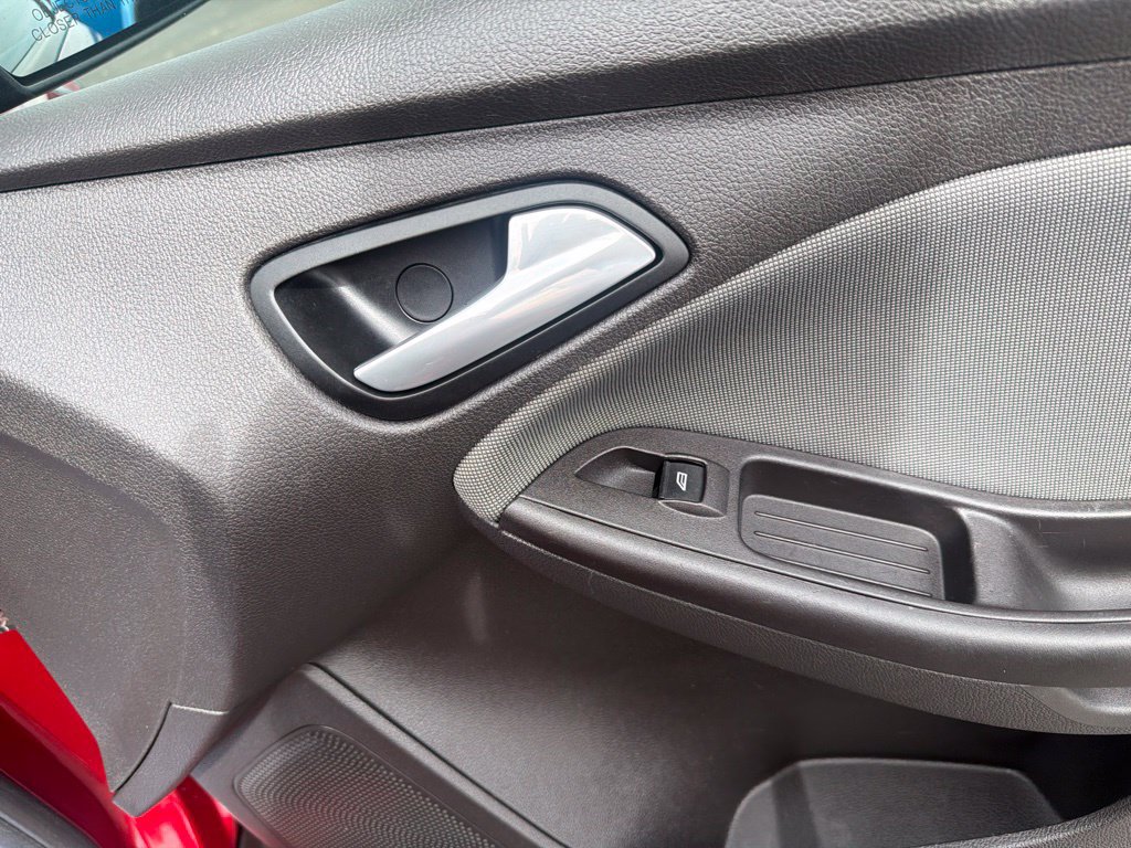 Used 2014 Ford Focus SE FWD image 35