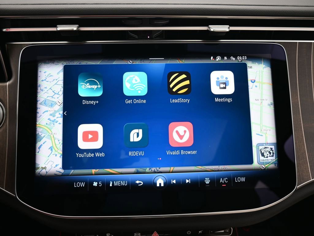 Used 2025 Mercedes-Benz E 350 4MATIC Sedan image 27