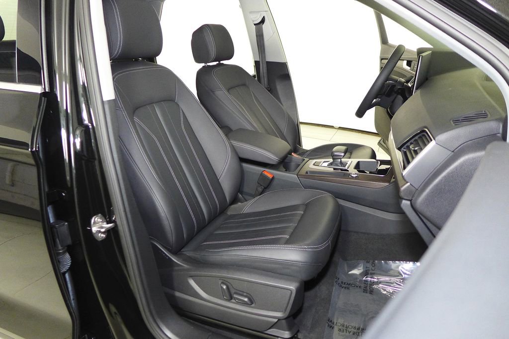 Used 2023 Audi Q5 2.0T Premium w/ Convenience Package image 19