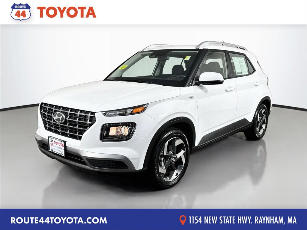 Used 2025 Hyundai Venue SEL FWD image 1