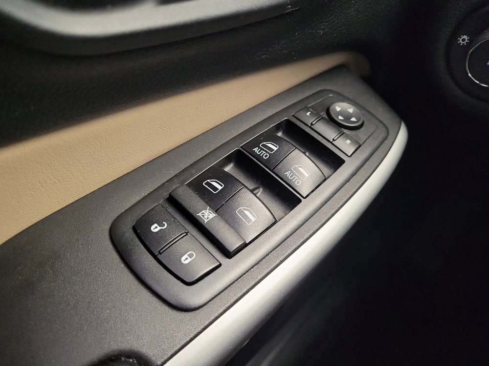 Used 2018 Jeep Cherokee Limited image 27