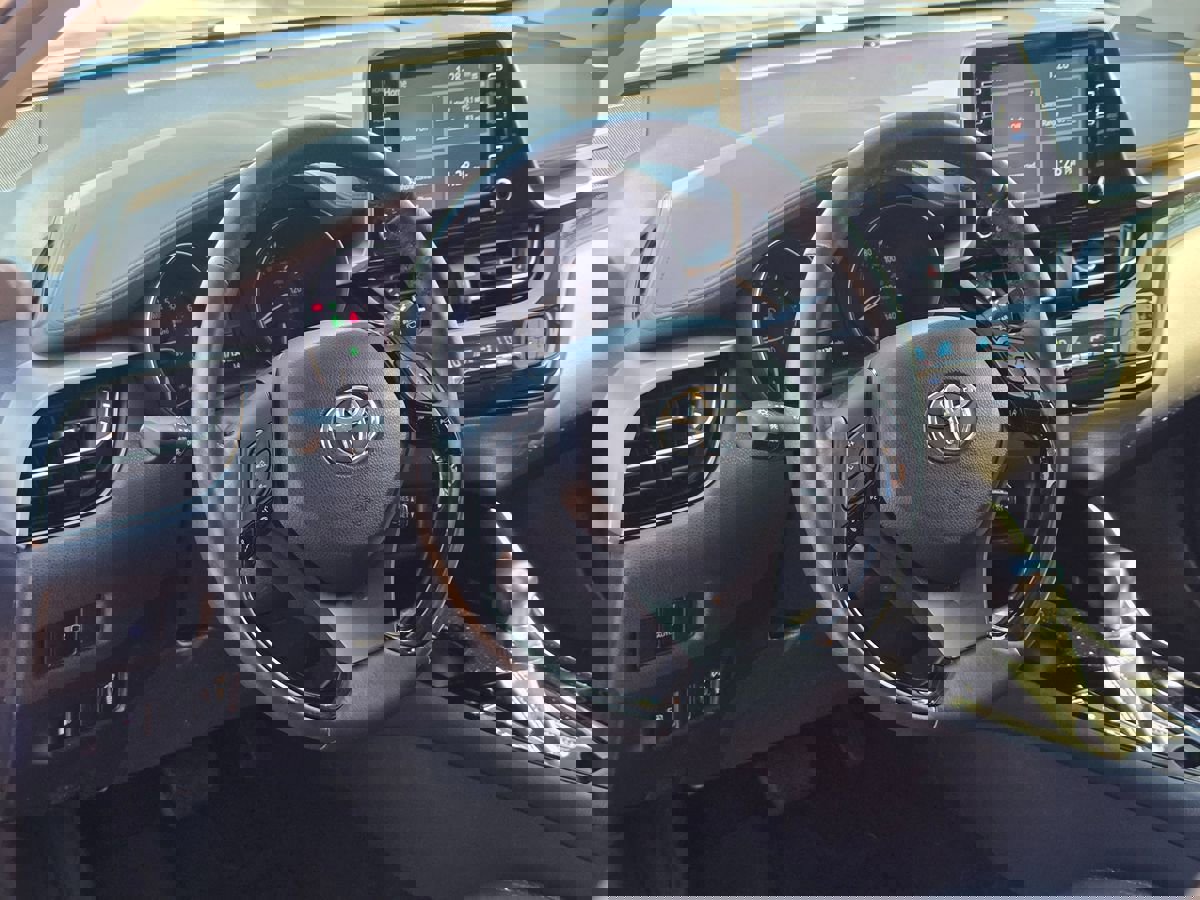 Used 2020 Toyota C-HR Limited FWD image 21