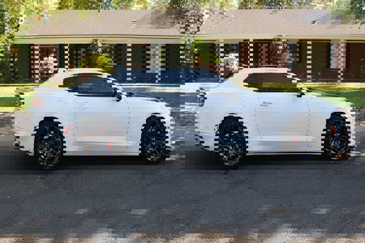 Used 2019 Chevrolet Camaro SS RWD image 3