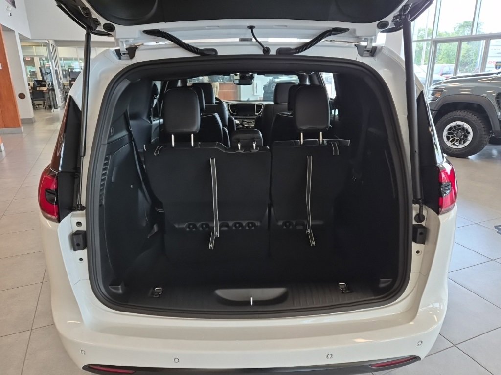 New 2026 Chrysler Pacifica Limited w/ S Appearance Package image 54