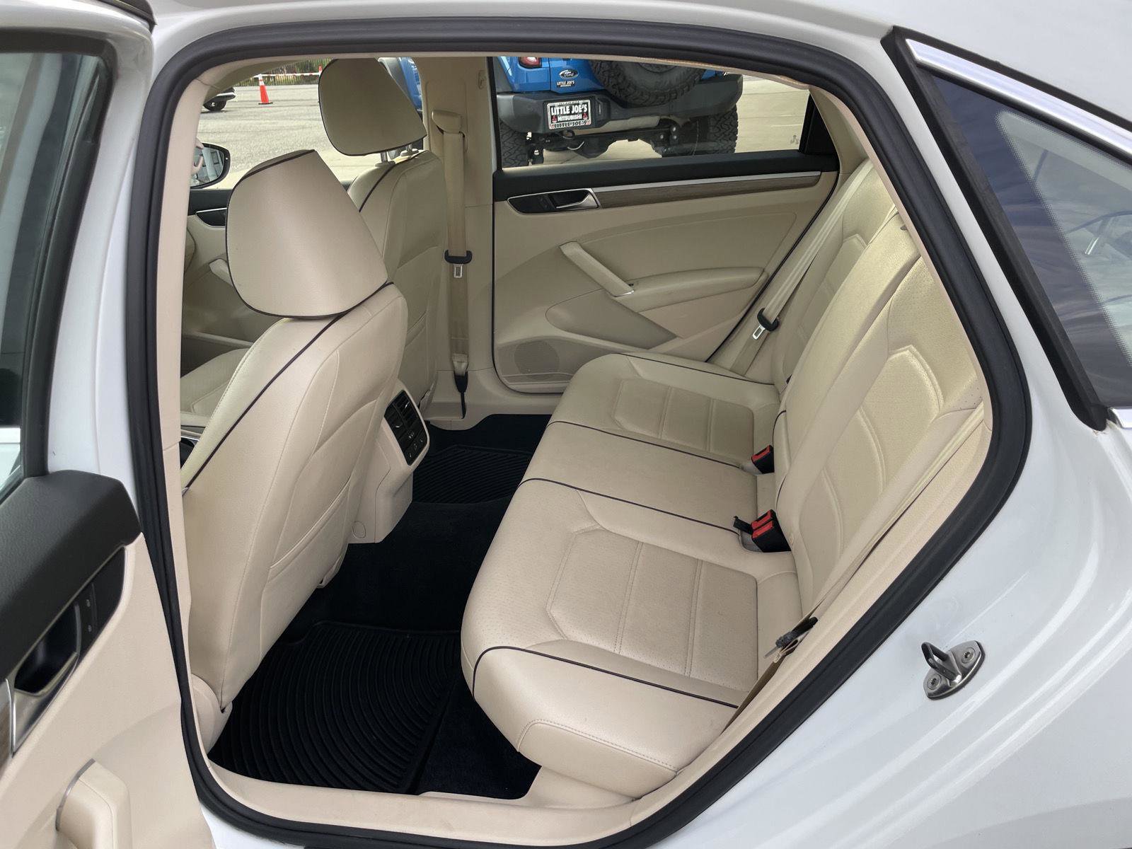 Used 2017 Volkswagen Passat 1.8T SE image 16