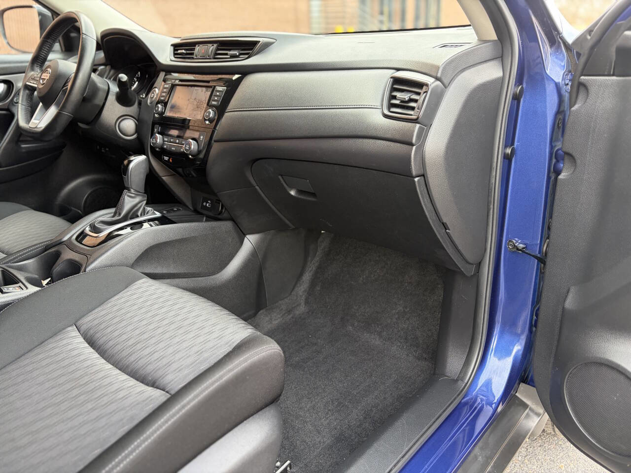 Used 2019 Nissan Rogue SV w/ Premium Package image 10