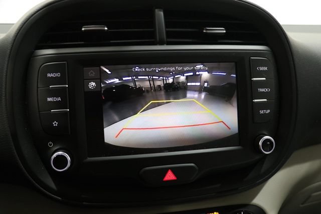 Used 2025 Kia Soul LX w/ LX Technology Package FWD image 25