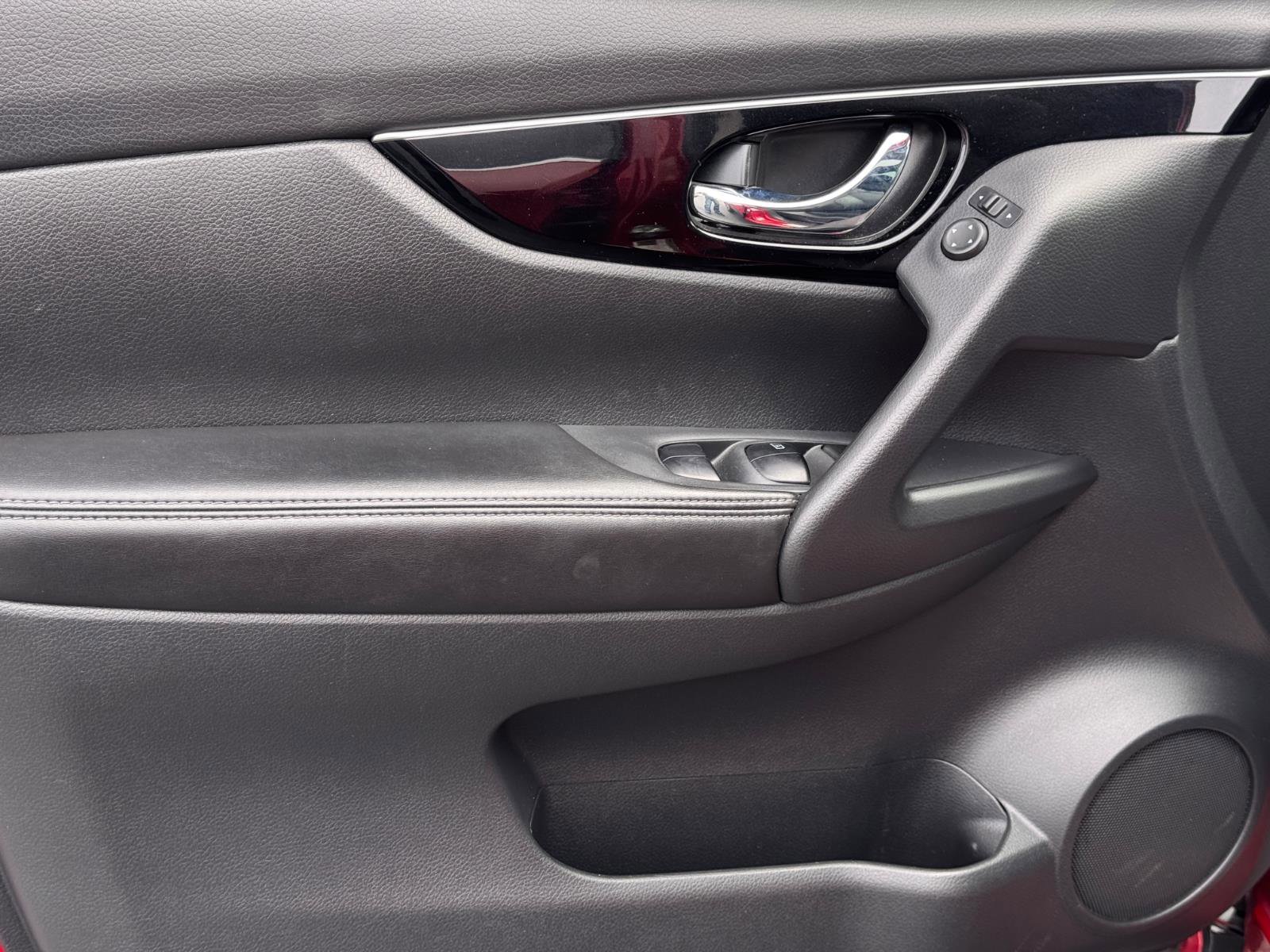 Used 2018 Nissan Rogue Sport SL w/ SL Premium Package image 14