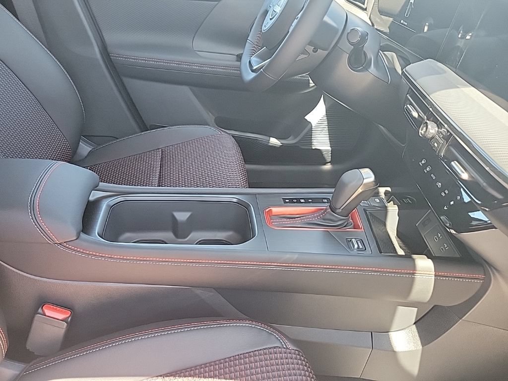 New 2025 Nissan Kicks SR FWD image 41