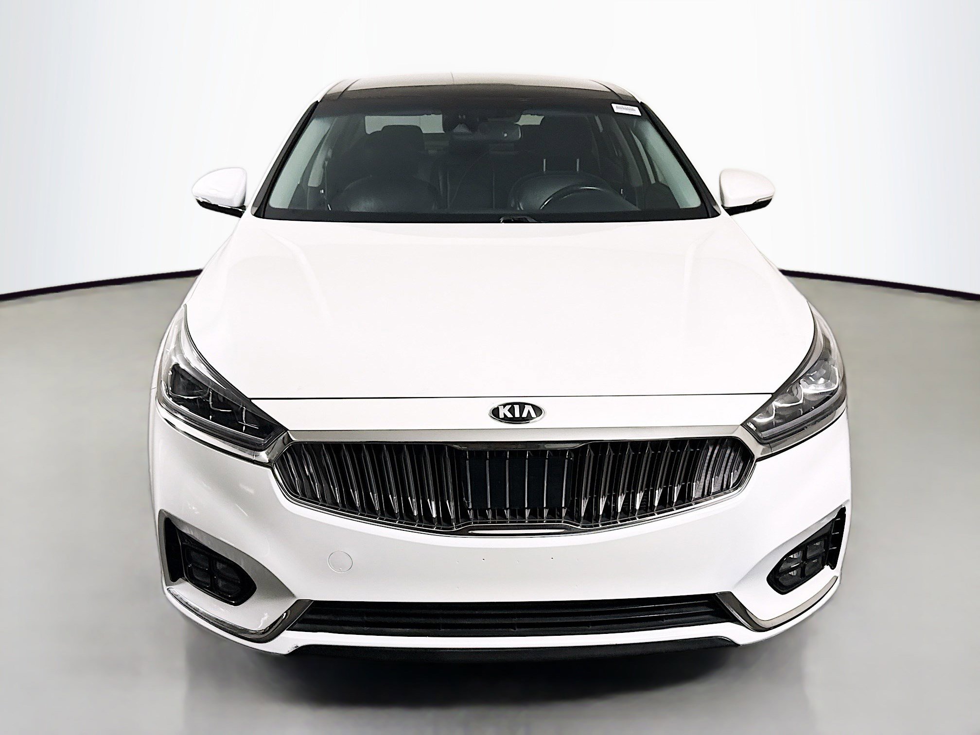 Used 2017 Kia Cadenza Technology image 2