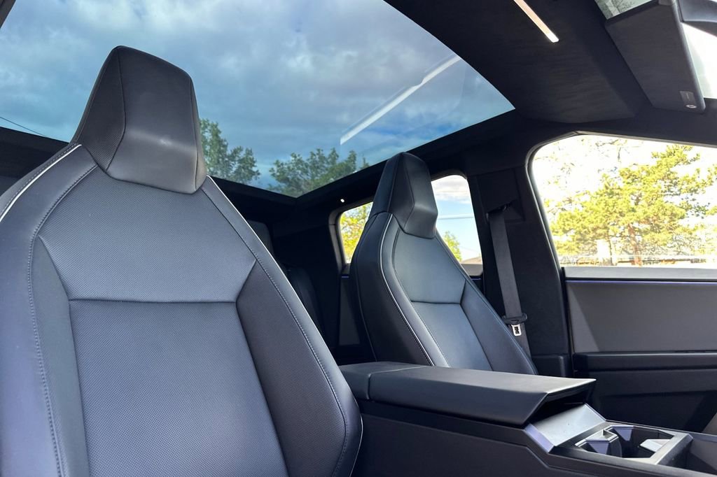 Used 2025 Tesla Cybertruck AWD Crew Cab image 16