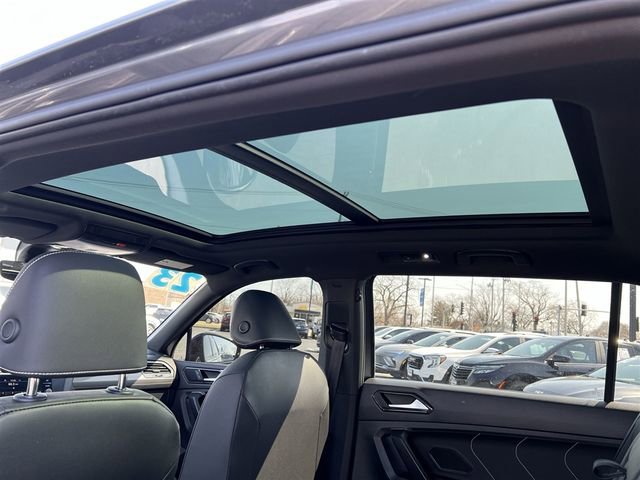 Used 2023 Volkswagen Tiguan SE R-Line image 18