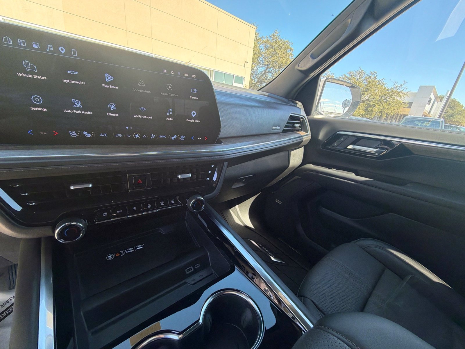 Used 2025 Chevrolet Tahoe High Country AWD/4WD image 16