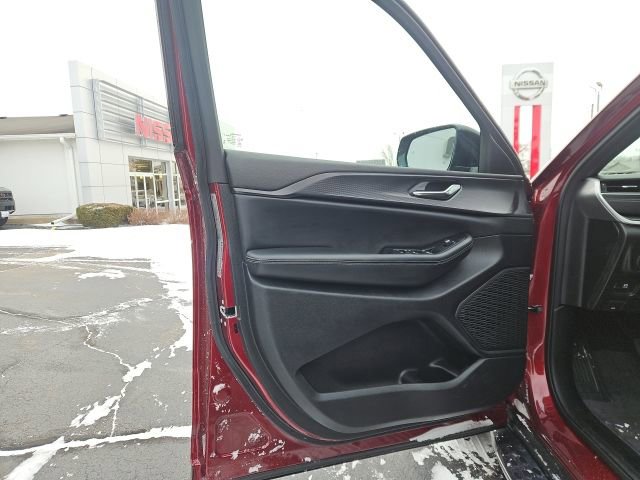 Used 2024 Jeep Grand Cherokee Altitude image 25