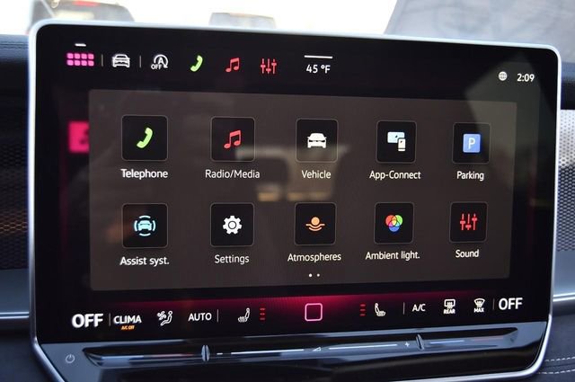 New 2026 Volkswagen Tiguan SE image 15