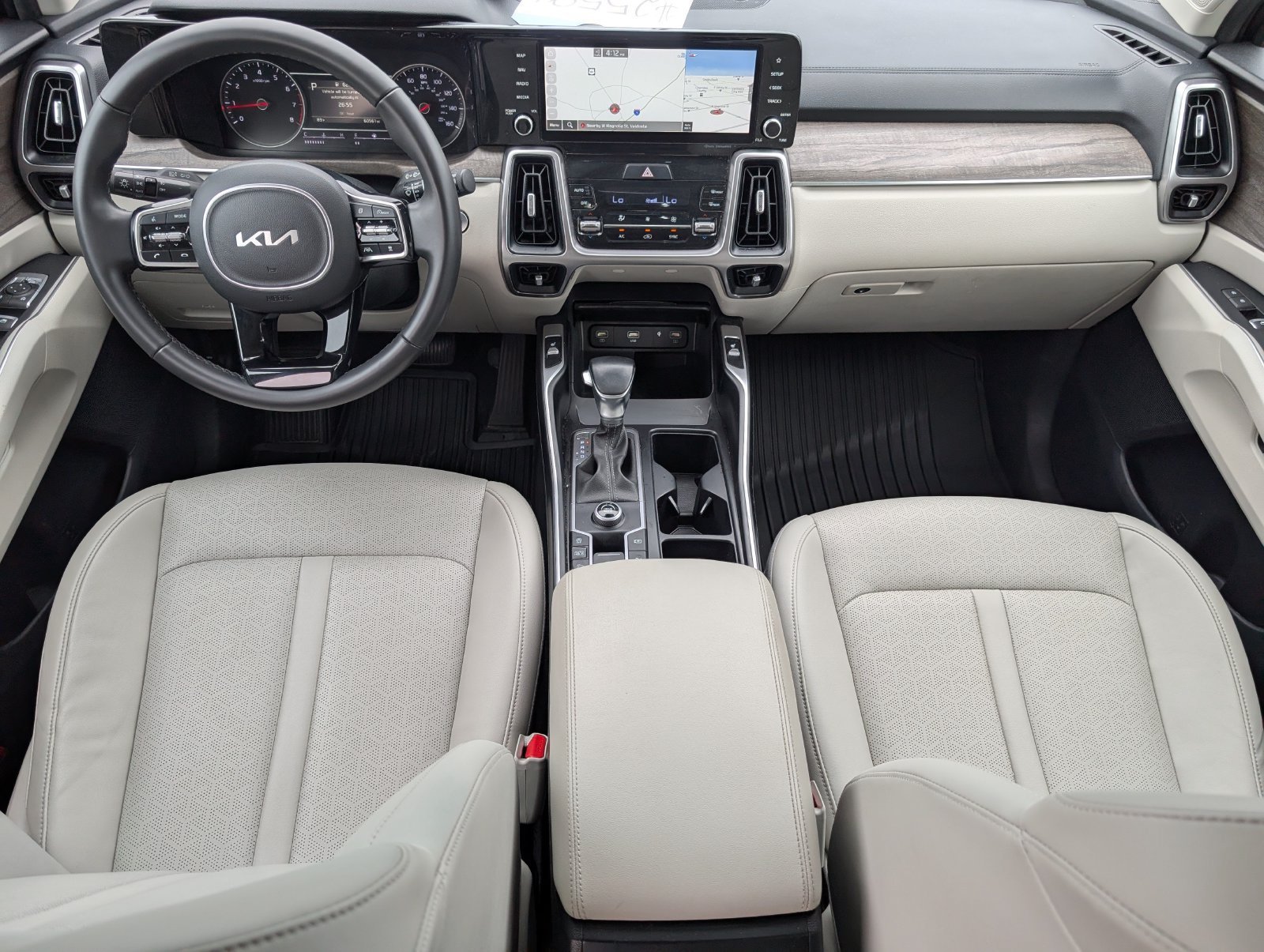 Used 2023 Kia Sorento EX w/ Panoramic Sunroof Package FWD image 5