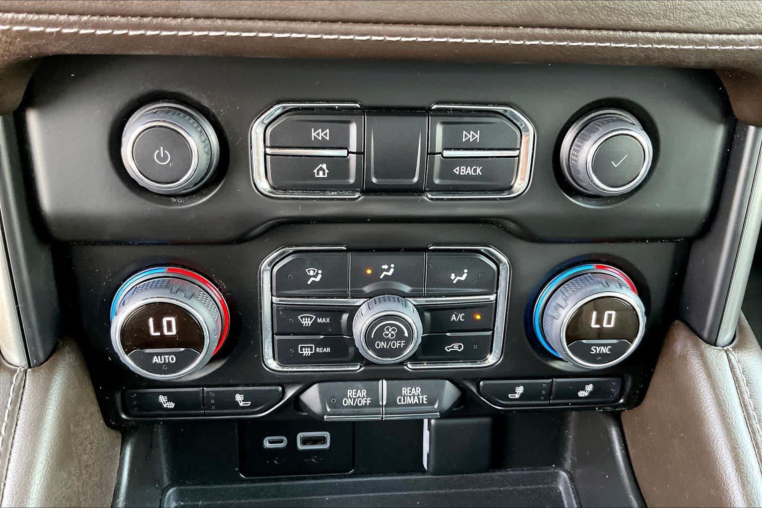 Used 2022 Chevrolet Tahoe Z71 AWD/4WD image 32