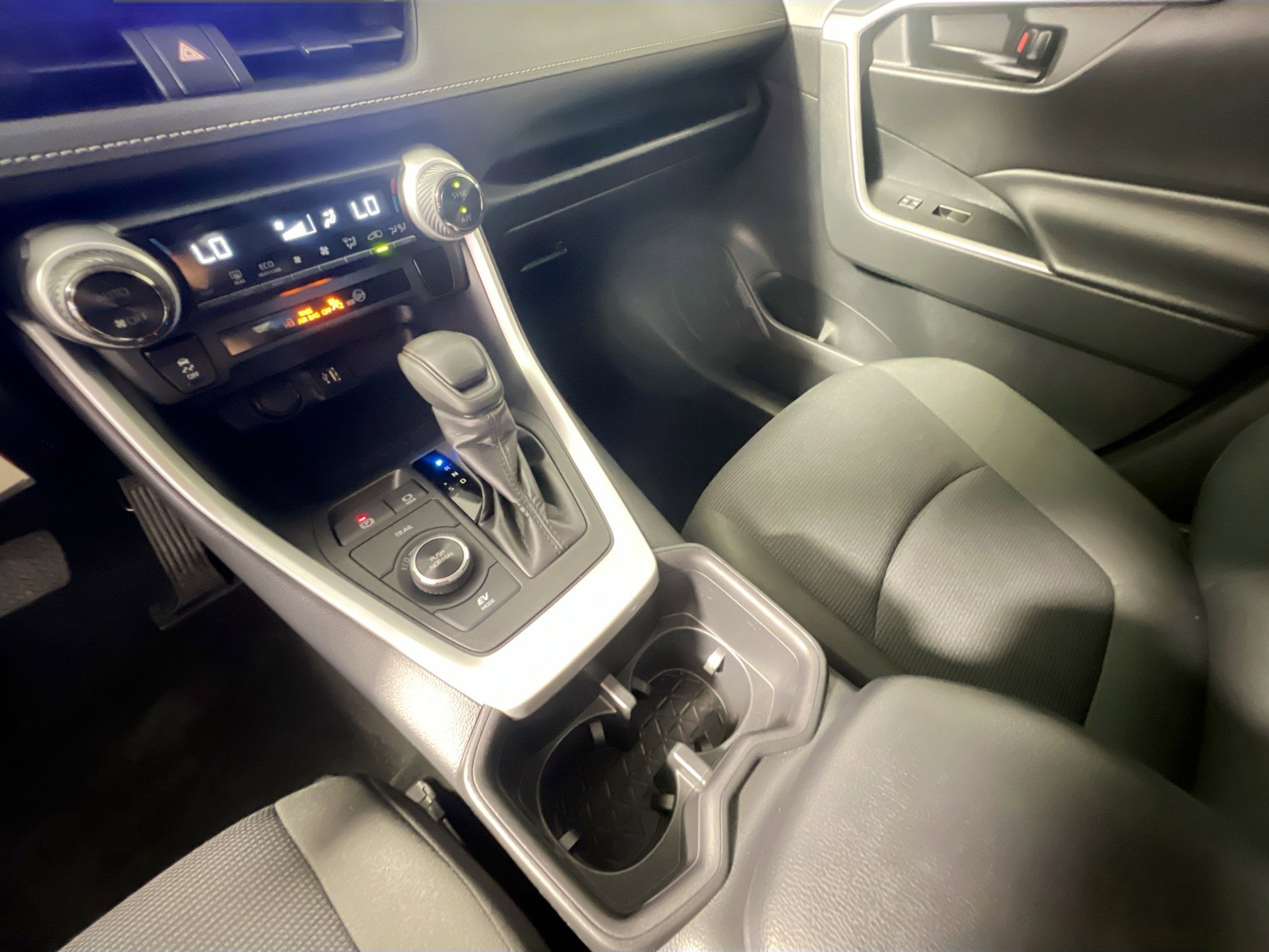 Used 2024 Toyota RAV4 LE image 25