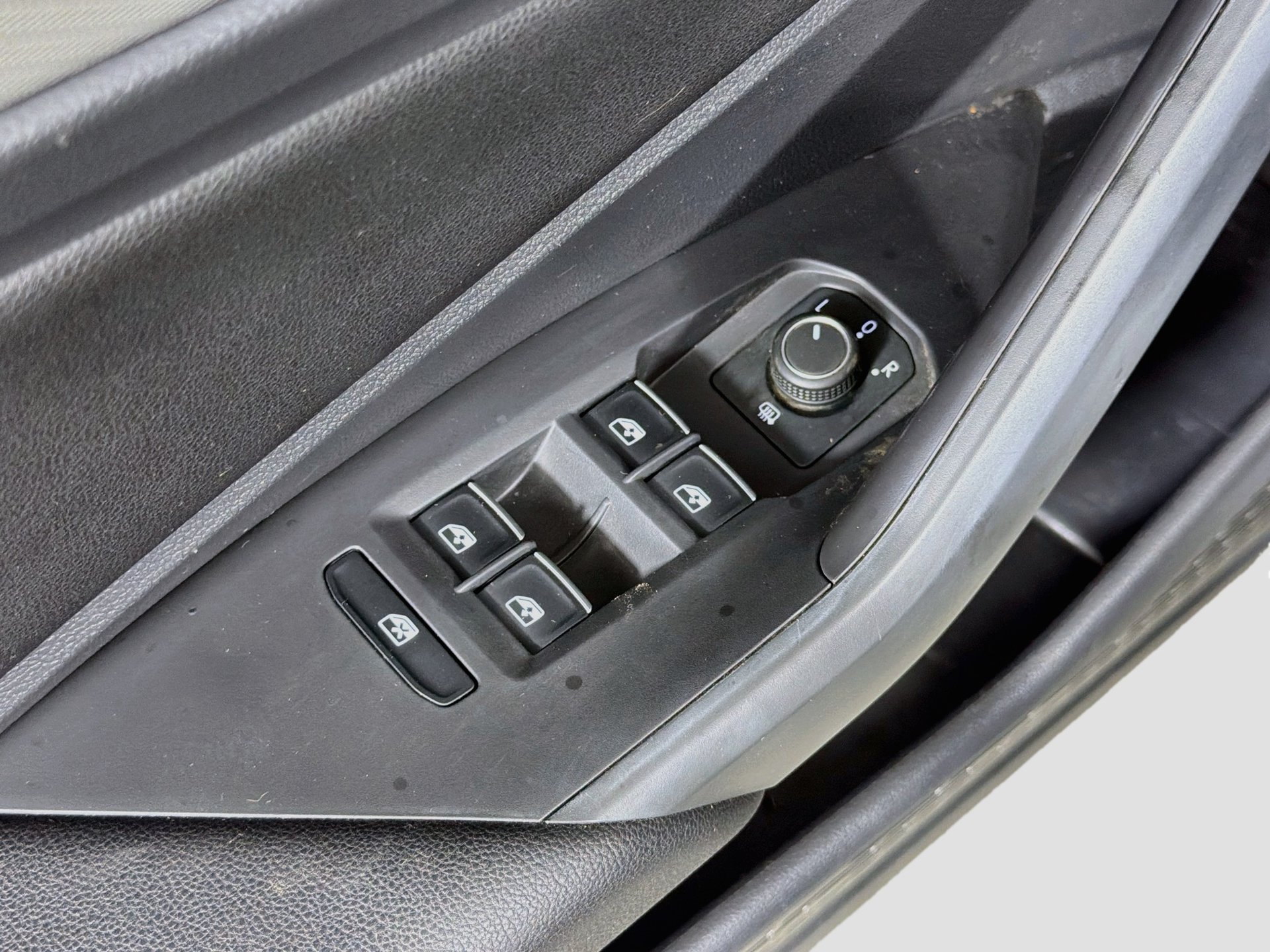 Used 2021 Volkswagen Jetta R-Line w/ R-Line Cold Weather Package FWD image 15