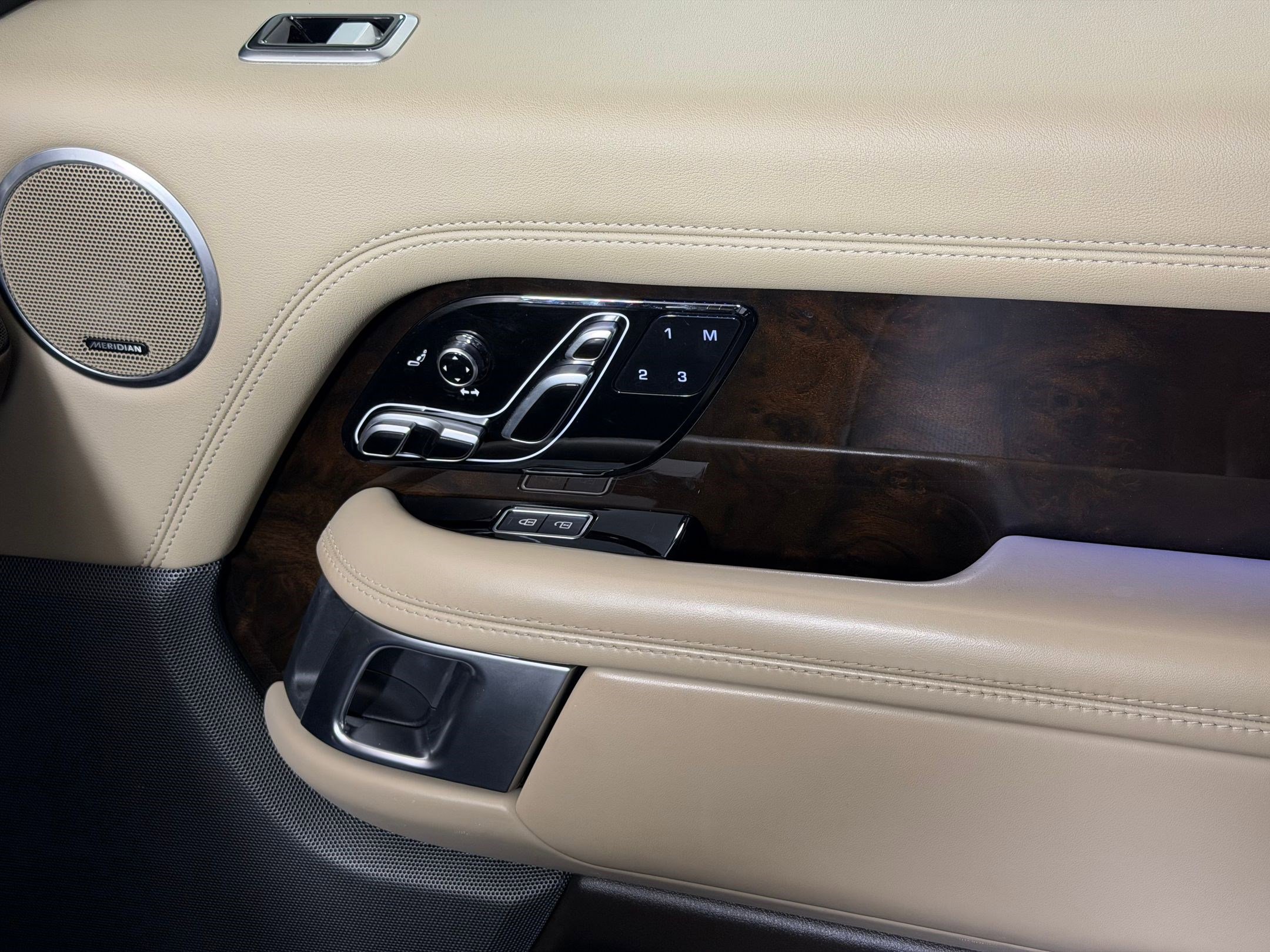 Used 2022 Land Rover Range Rover Westminster Edition image 26