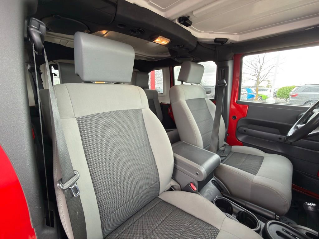 Used 2010 Jeep Wrangler Unlimited Sahara image 39