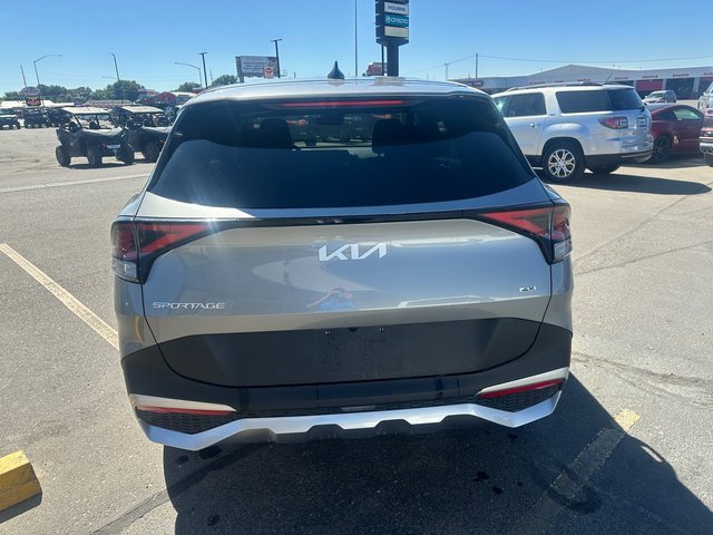Used 2024 Kia Sportage LX image 5