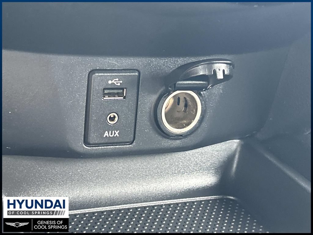 Used 2015 Nissan Rogue SV FWD image 32
