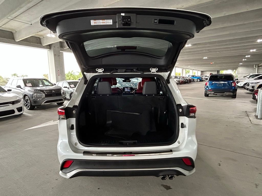 Used 2022 Toyota Highlander XSE image 34